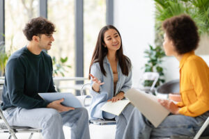 Vì sao người đi làm nên học tiếng anh giao tiếp