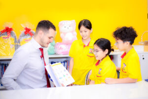 Học viên lớp tiếng Anh hè