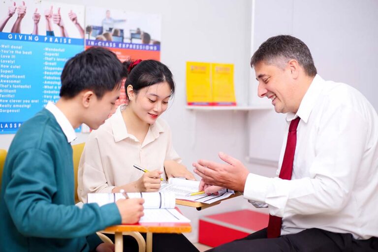 Khóa học Outeref Premier - Giải pháp tối ưu học tiếng Anh giao tiếp cho người đi làm và sinh viên