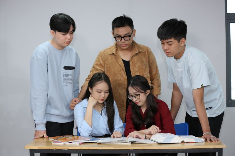 Lộ trình học giao tiếp: Giao tiếp tự tin - Viết đúng văn phạm
