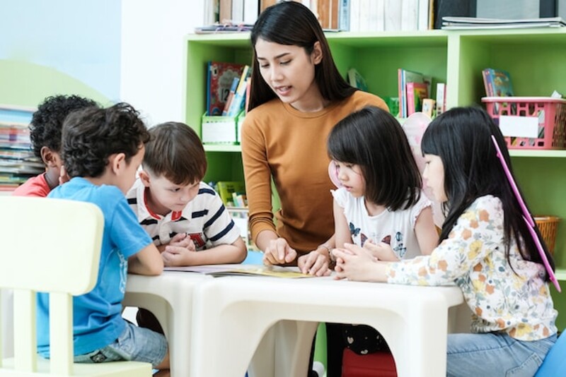 lợi ích khi trẻ mầm non học tiếng anh giao tiếp sớm