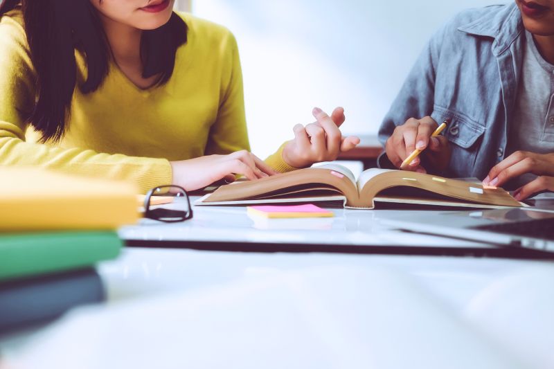 Áp dụng những bí quyết và phương pháp phù hợp để tăng tốc học tiếng Anh giao tiếp trước khi đi công tác