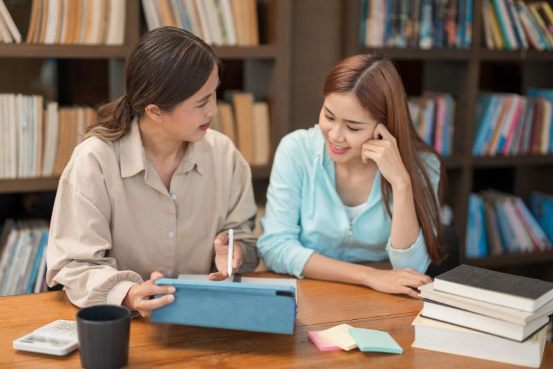 Lớp học 1 kèm 1 có thể đem lại hiệu quả cao nhưng chi phí khá cao và thành công phụ thuộc vào nhiều yếu tố