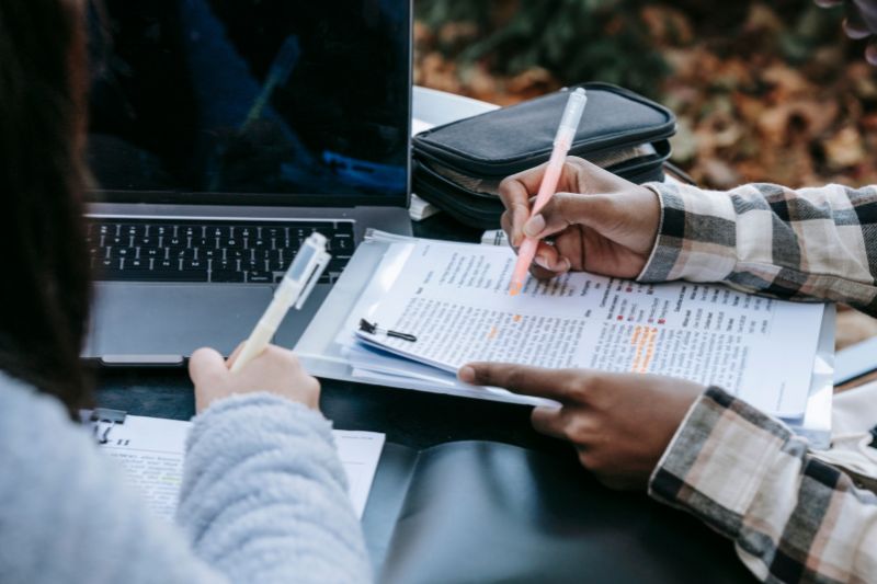 Lớp học kết hợp giữa học onl và off cũng là lựa chọn linh hoạt của nhiều người đi làm