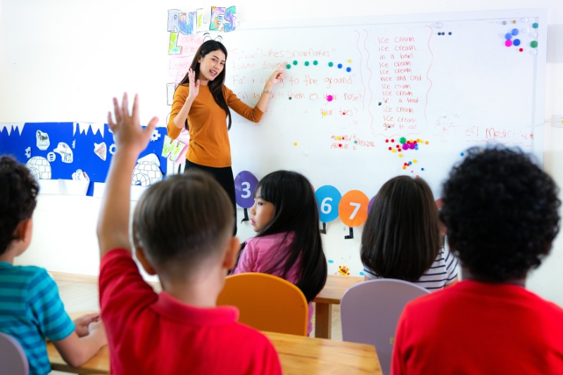 Ba mẹ cần lưu ý sĩ số và thời lượng học khi đăng ký lớp tiếng Anh cho con từ 3 tuổi