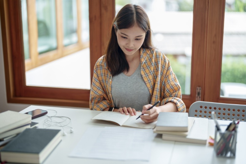 6 tháng là khoảng thời gian giúp nhiều người xây dựng nền tảng khá vững để ôn thi IELTS