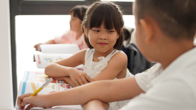 ẽ cảm thấy như đang tham gia một trò chơi khám phá ngôn ngữ hơn là một kỳ thi căng thẳng. Cấu trúc bài thi chứng chỉ Starters chi tiết nhất