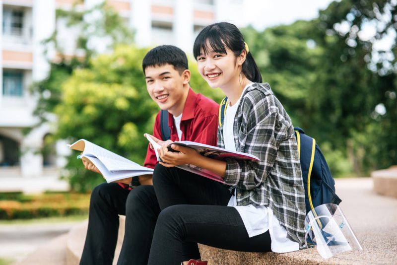 Chứng chỉ IELTS có tác dụng gì đối với sinh viên đại học?