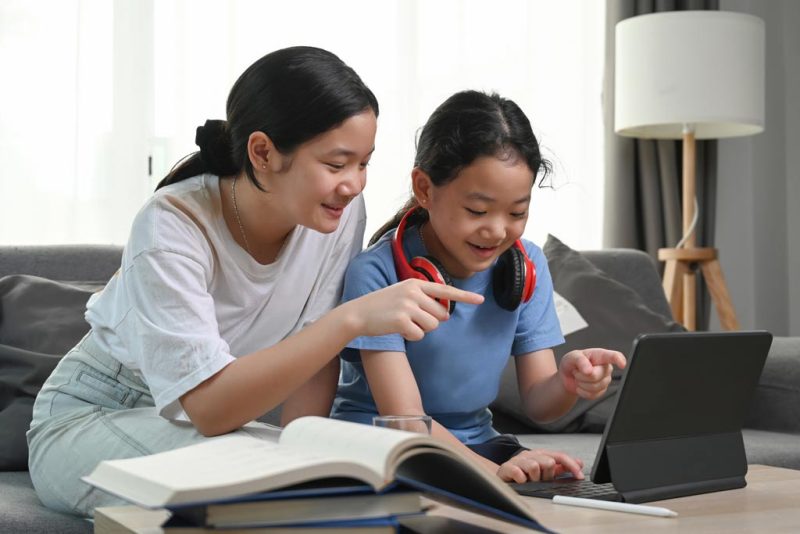 Tại sao ba mẹ nên dạy tiếng Anh giao tiếp cho trẻ em từ sớm?