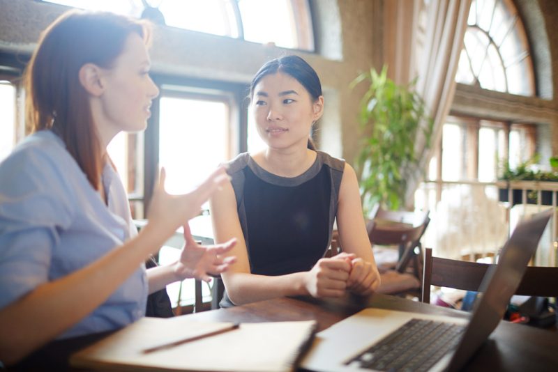 Tiêu chí chấm điểm kỹ năng nói (Speaking) và lợi thế giọng Mỹ