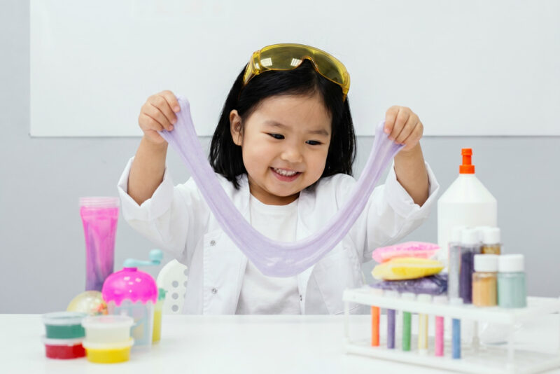 3 Lợi ích khi trẻ học tiếng Anh qua Slime