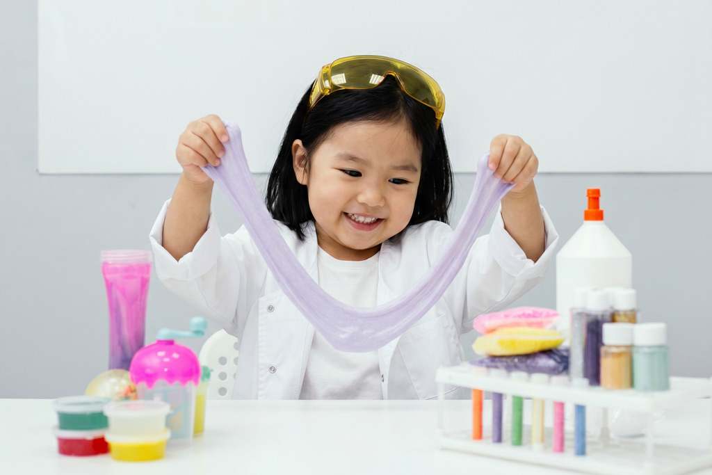 3 Lợi ích khi trẻ học tiếng Anh qua Slime