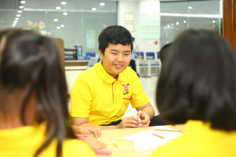 Phương pháp học tiếng Anh tương tác và thực tế
