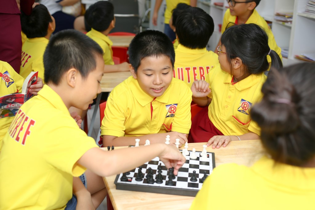 Hoạt động sáng tạo bằng tiếng Anh tại OUTEREF